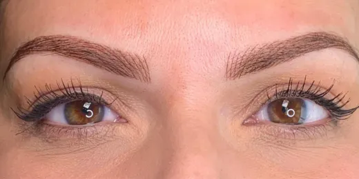 The appearance of a woman's eyebrows after the Combo Brows technique.