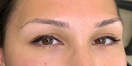 The appearance of a woman's eyebrows before the Combo Brows technique.