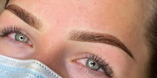 The appearance of a woman's eyebrows after the Shading technique.