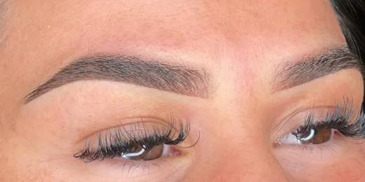 The appearance of a woman's eyebrows after the Shading technique.